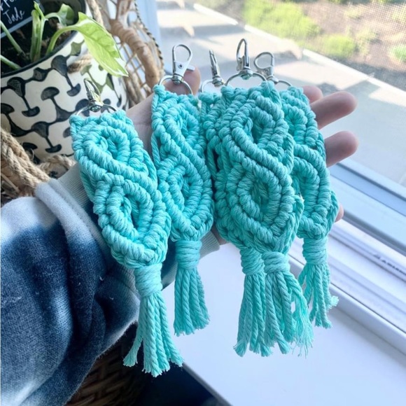 🎄PERFECT STOCKING SUFFER!🎄Macrame Keychain - Picture 3 of 6